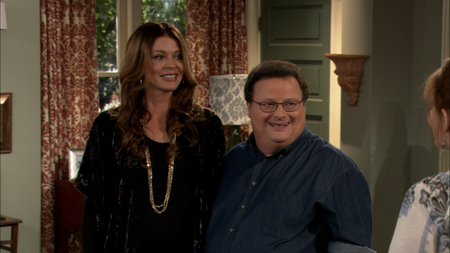 hotincleveland_S02E01_034.png