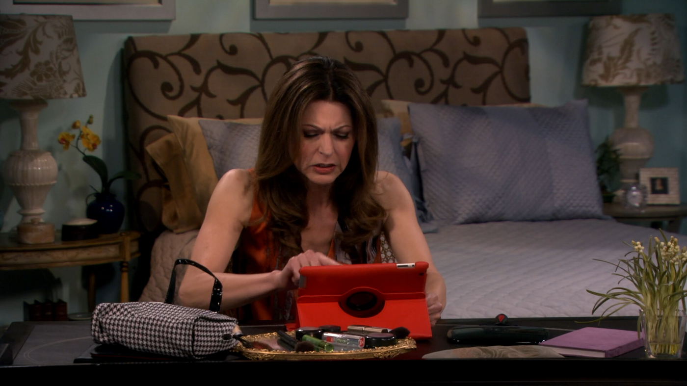 Hot_In_Cleveland_S05E23_1080p_AMZN_WEB-DL_DDP2_0_H_264-TEPES-00-04-28-764.png