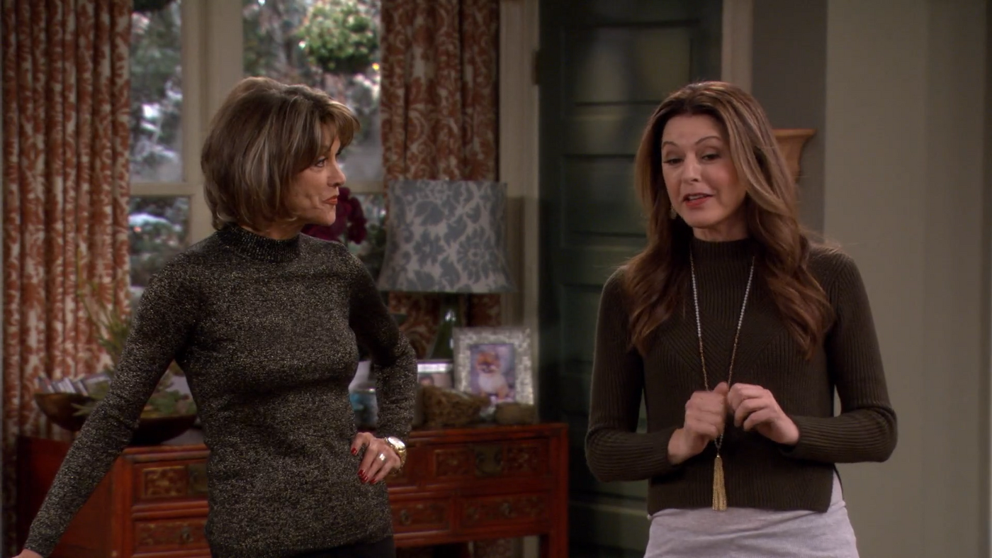 Hot_in_Cleveland_S06E07_Hot_in_Cleveland_-_Cold_In_Cleveland__The_Christmas_Episode-00-02-19-797.png
