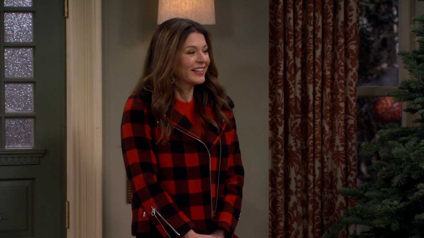 Hot_in_Cleveland_S06E07_Hot_in_Cleveland_-_Cold_In_Cleveland__The_Christmas_Episode-00-07-49-354.png