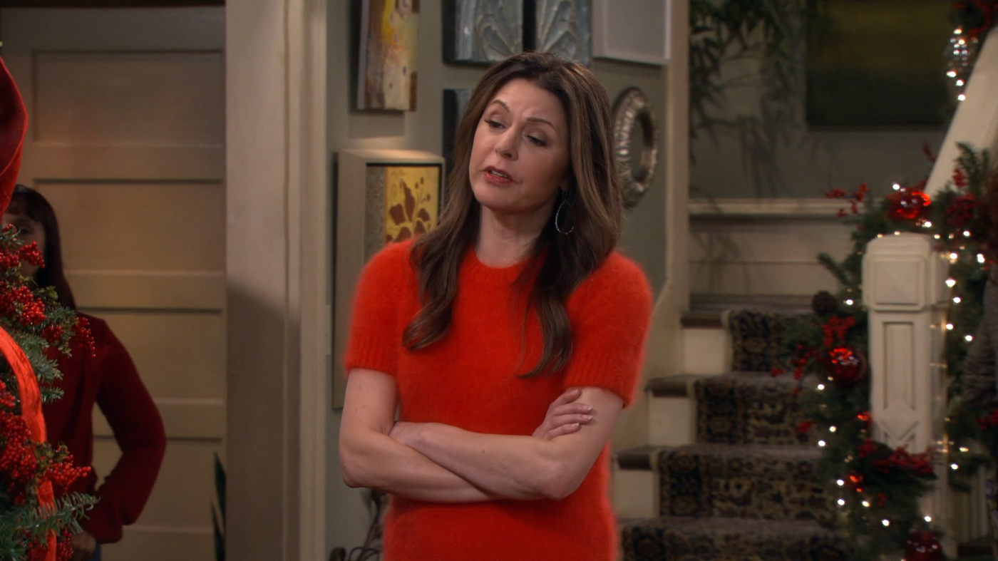 Hot_in_Cleveland_S06E07_Hot_in_Cleveland_-_Cold_In_Cleveland__The_Christmas_Episode-00-12-56-272.png