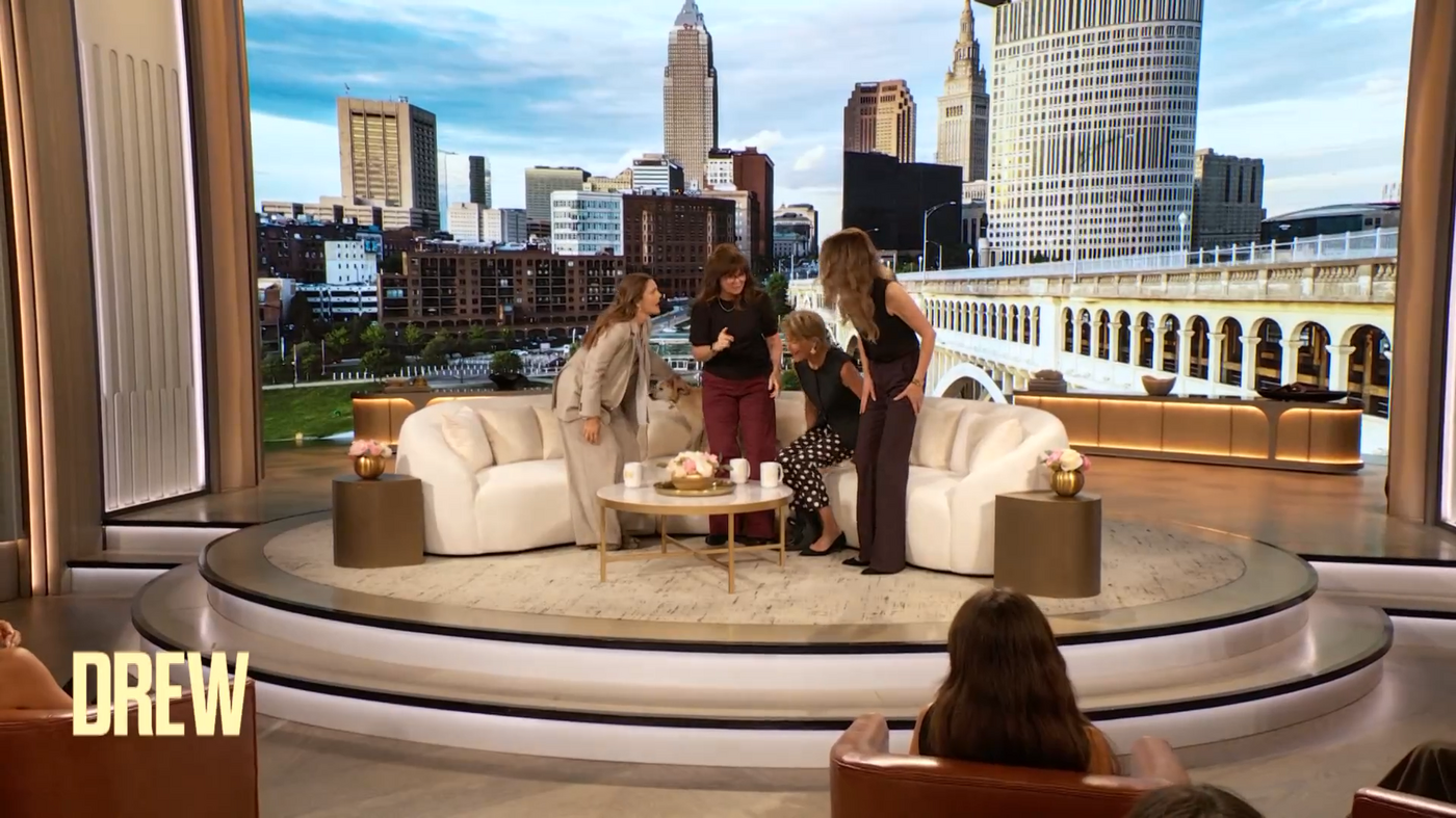 The_Drew_Barrymore_Show_S06E22_The_Drew_Barrymore_Show_-__Hot_in_Cleveland__Cast_Reunites-00-01-42-805.png