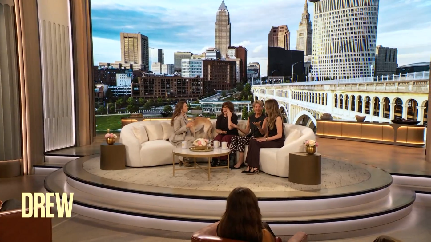 The_Drew_Barrymore_Show_S06E22_The_Drew_Barrymore_Show_-__Hot_in_Cleveland__Cast_Reunites-00-01-50-020.png