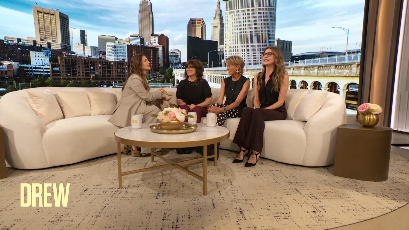 The_Drew_Barrymore_Show_S06E22_The_Drew_Barrymore_Show_-__Hot_in_Cleveland__Cast_Reunites-00-02-35-610.png
