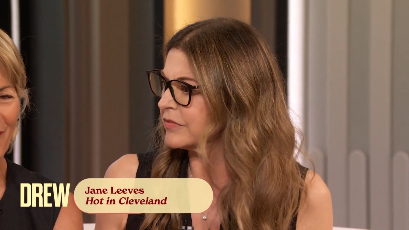 The_Drew_Barrymore_Show_S06E22_The_Drew_Barrymore_Show_-__Hot_in_Cleveland__Cast_Reunites-00-03-58-069.png
