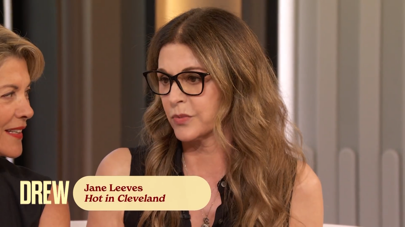 The_Drew_Barrymore_Show_S06E22_The_Drew_Barrymore_Show_-__Hot_in_Cleveland__Cast_Reunites-00-04-00-036.png