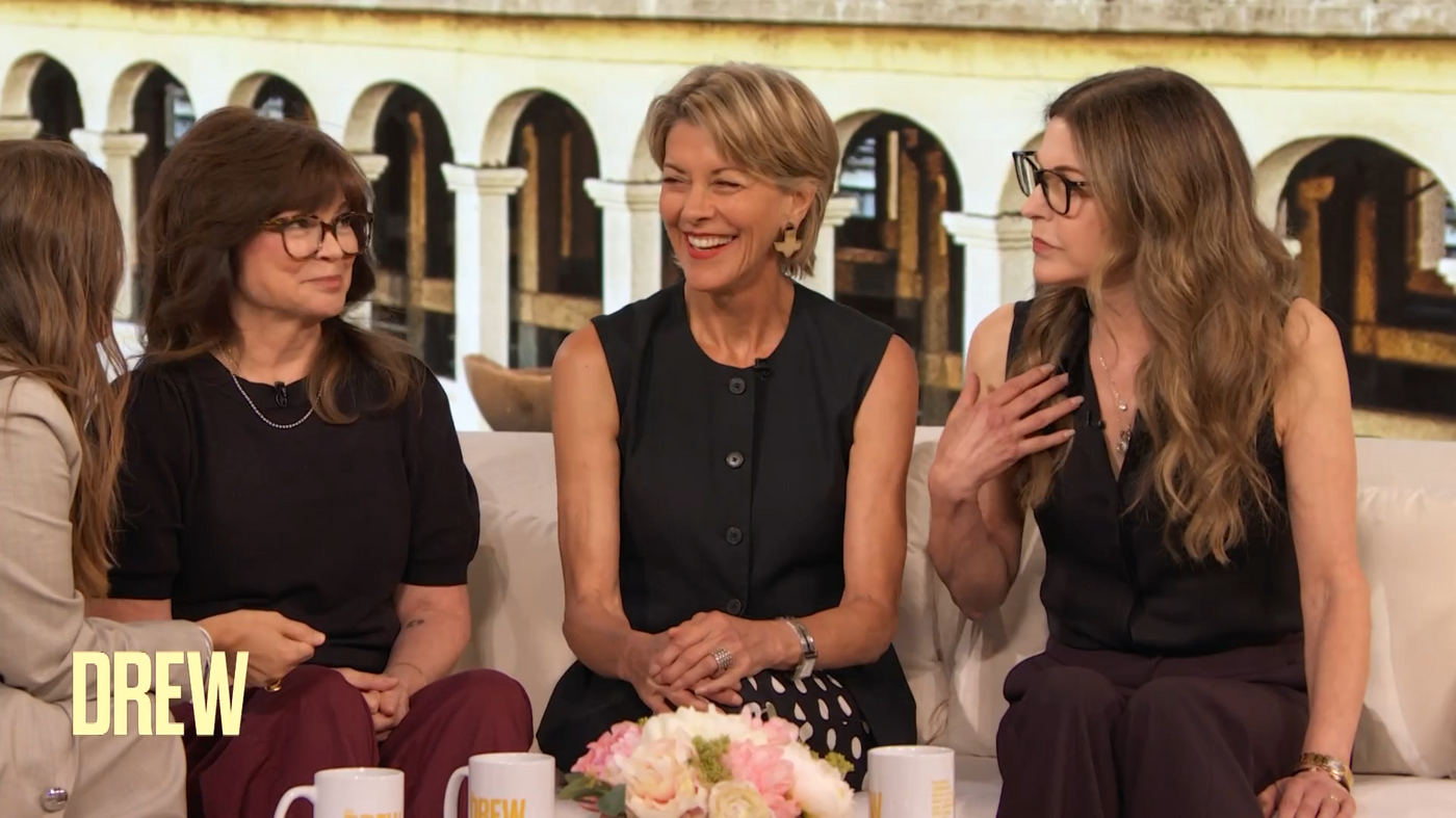 The_Drew_Barrymore_Show_S06E22_The_Drew_Barrymore_Show_-__Hot_in_Cleveland__Cast_Reunites-00-05-38-412.png