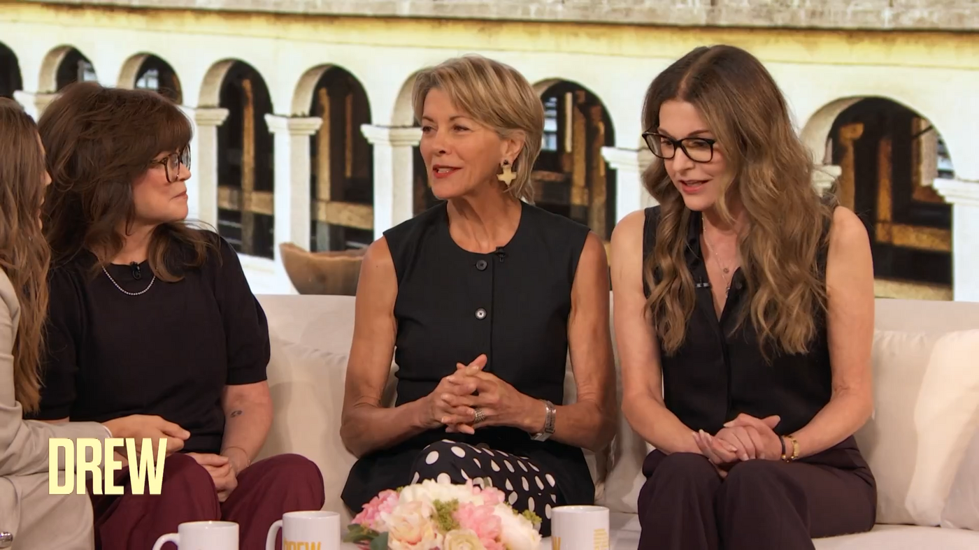The_Drew_Barrymore_Show_S06E22_The_Drew_Barrymore_Show_-__Hot_in_Cleveland__Cast_Reunites-00-05-49-243.png