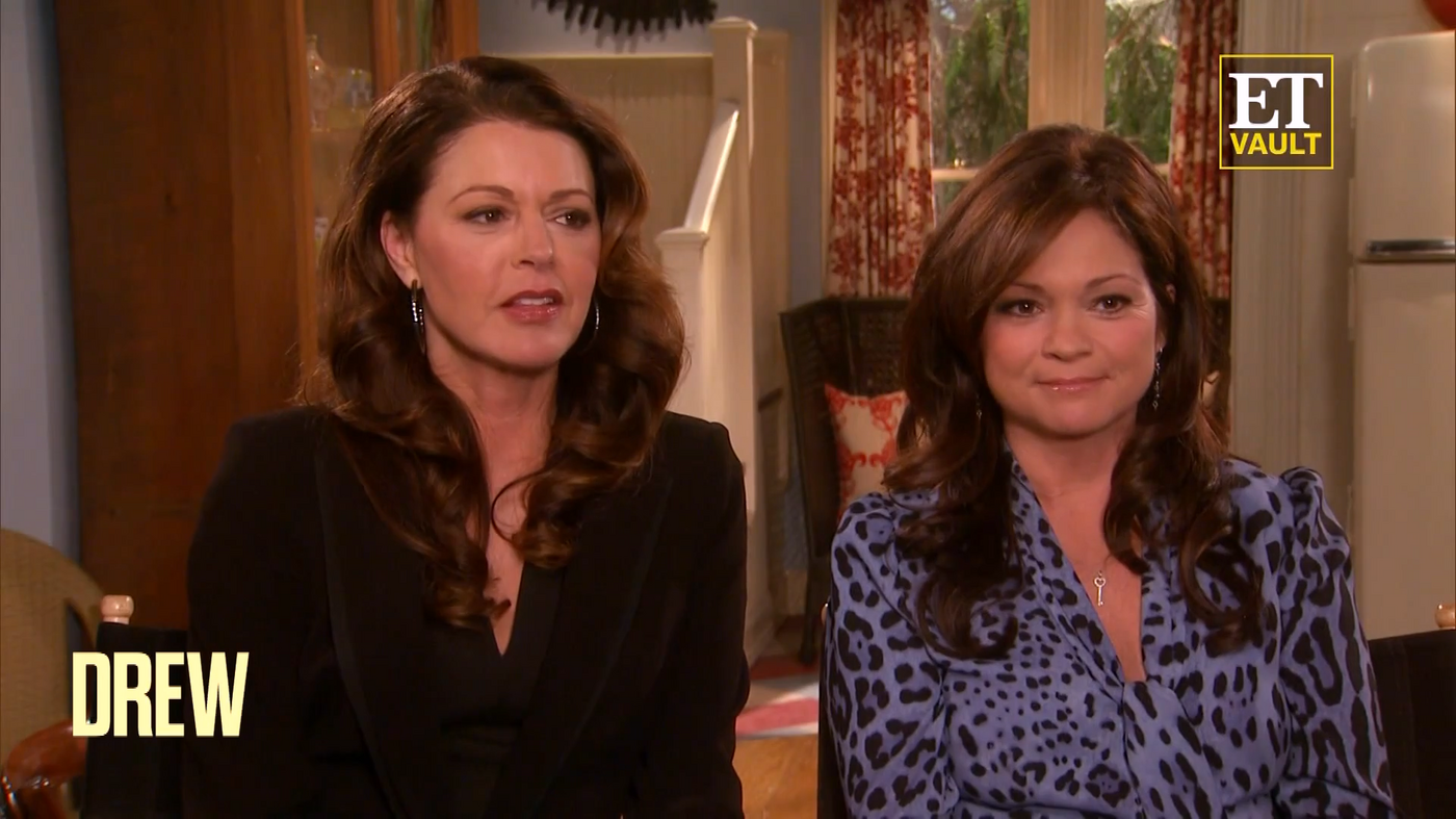 The_Drew_Barrymore_Show_S06E22_The_Drew_Barrymore_Show_-__Hot_in_Cleveland__Cast_Reunites-00-07-09-713.png