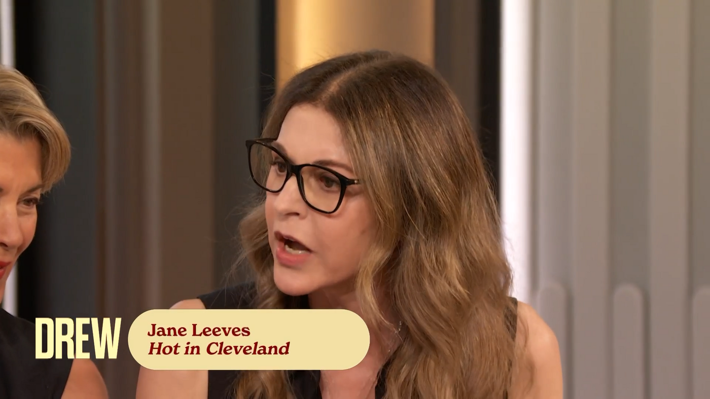 The_Drew_Barrymore_Show_S06E22_The_Drew_Barrymore_Show_-__Hot_in_Cleveland__Cast_Reunites-00-10-44-991.png