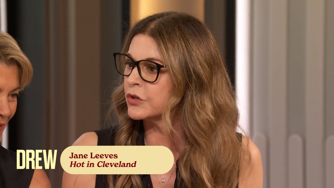 The_Drew_Barrymore_Show_S06E22_The_Drew_Barrymore_Show_-__Hot_in_Cleveland__Cast_Reunites-00-10-45-649.png